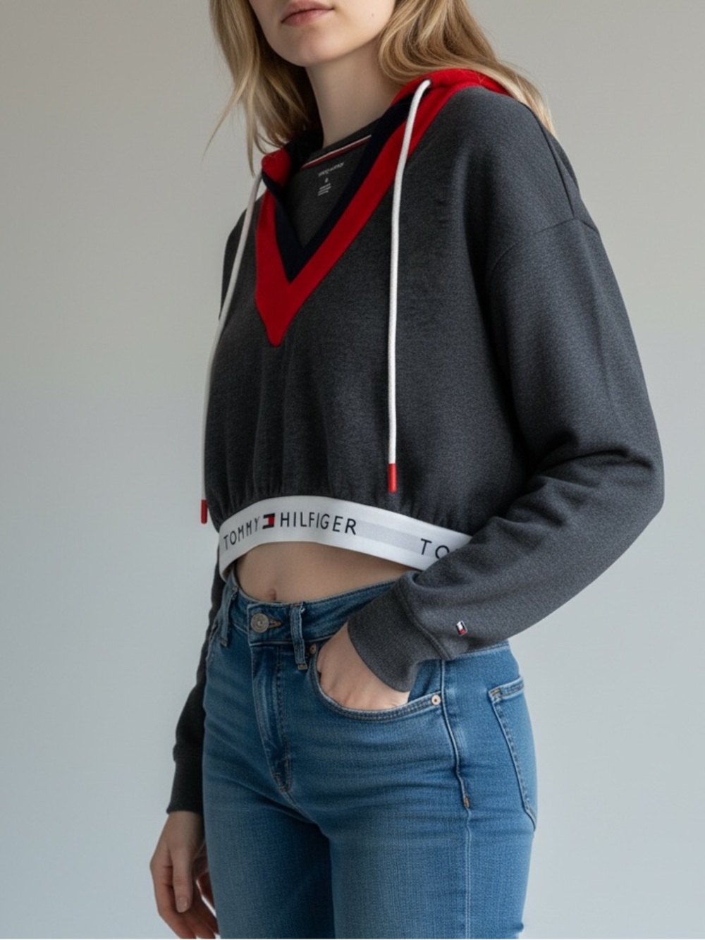 Tommy Hilfiger Women’s Medium Cropped Hoodie Preppy slouchy Streetwear Relaxed